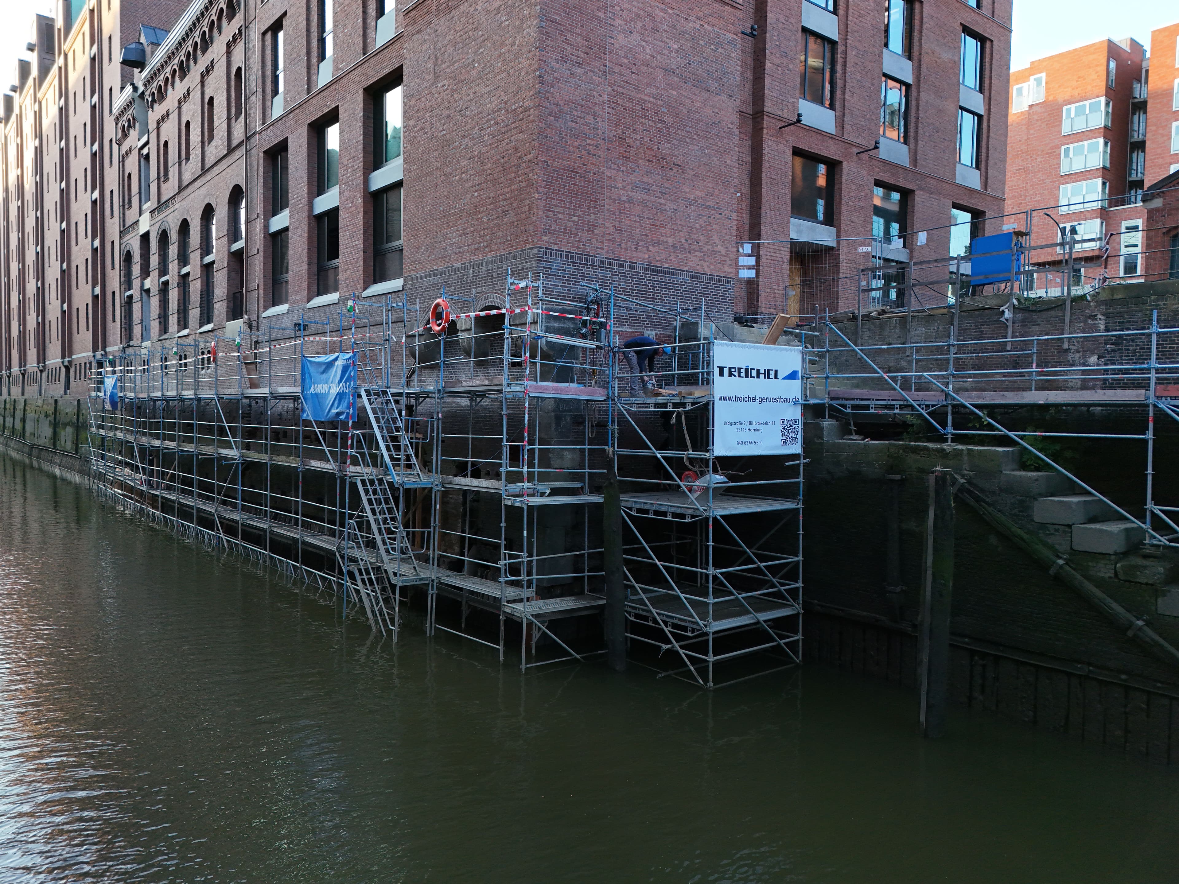 Am Sandtorkai, Hamburg